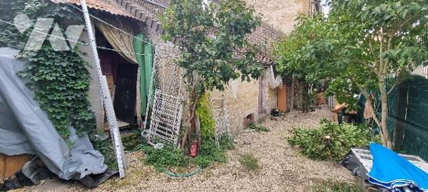 Une maison à rénover située à NEUVILLE-SUR-OISE (95000).