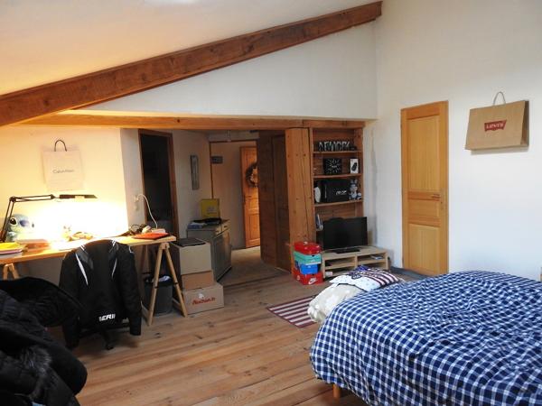 Vans (07140) 48;000 € de revenus locatifs annuels. Les Vans 6 km. Grand mas du 16e avec 7 appartements sur 1,7 hectares de