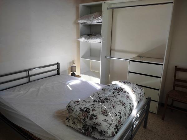 Vans (07140) 48;000 € de revenus locatifs annuels. Les Vans 6 km. Grand mas du 16e avec 7 appartements sur 1,7 hectares de