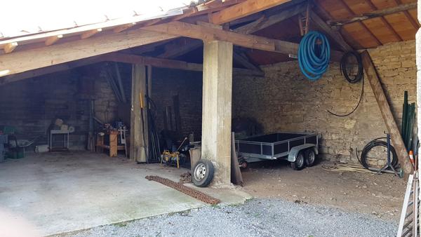 Vans (07140) 48;000 € de revenus locatifs annuels. Les Vans 6 km. Grand mas du 16e avec 7 appartements sur 1,7 hectares de