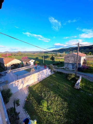 Vans (07140) 48;000 € de revenus locatifs annuels. Les Vans 6 km. Grand mas du 16e avec 7 appartements sur 1,7 hectares de