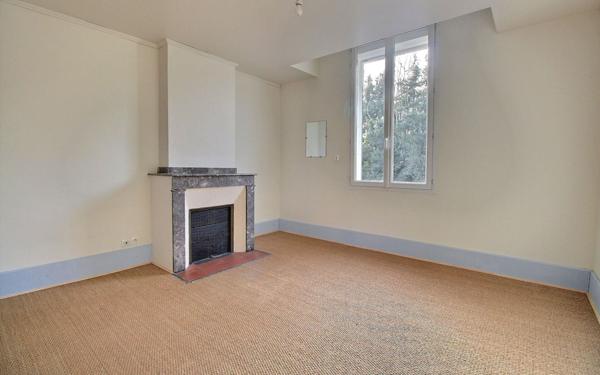 Maison à louer    6 pièces •  Saint-Paul-Cap-de-Joux