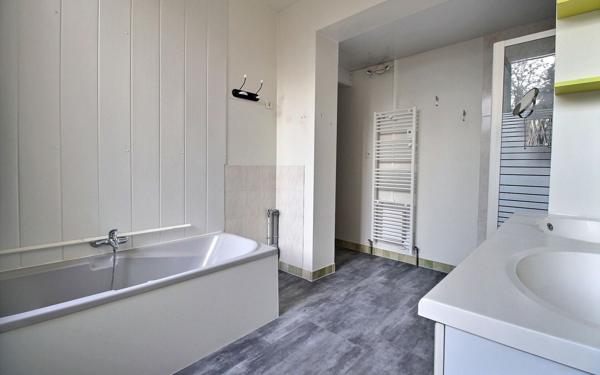 Maison à louer    6 pièces •  Saint-Paul-Cap-de-Joux