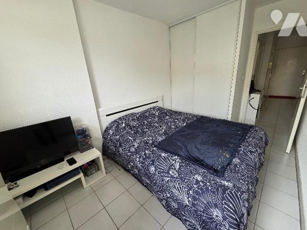 YVETOT, appartement de 74.24 m², 2 chambres actuellement loué avec place de parking et garage.