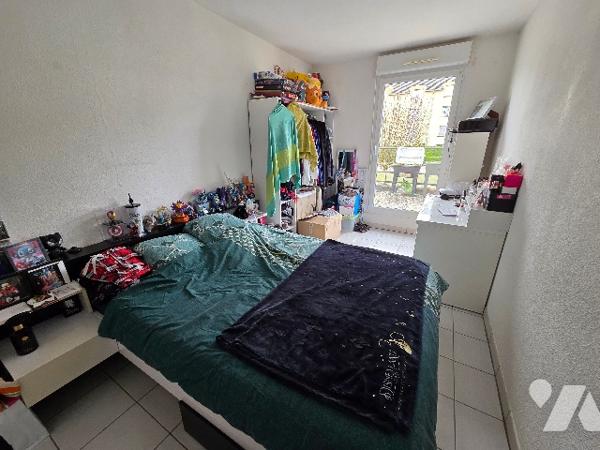 YVETOT, appartement de 74.24 m², 2 chambres actuellement loué avec place de parking et garage.