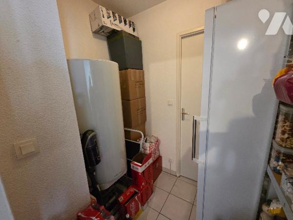 YVETOT, appartement de 74.24 m², 2 chambres actuellement loué avec place de parking et garage.