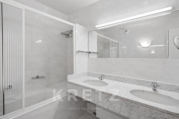 Appartement d’exception 5P-137 m2 avec terrasse et vue panoramique sur la Tour Eiffel