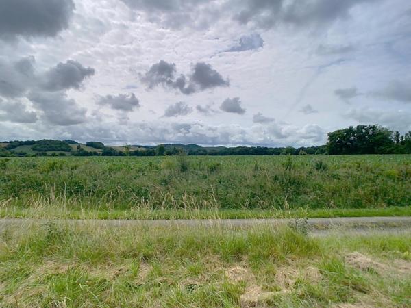 Joli terrain viabilisé avec vue dégagée sur les collines