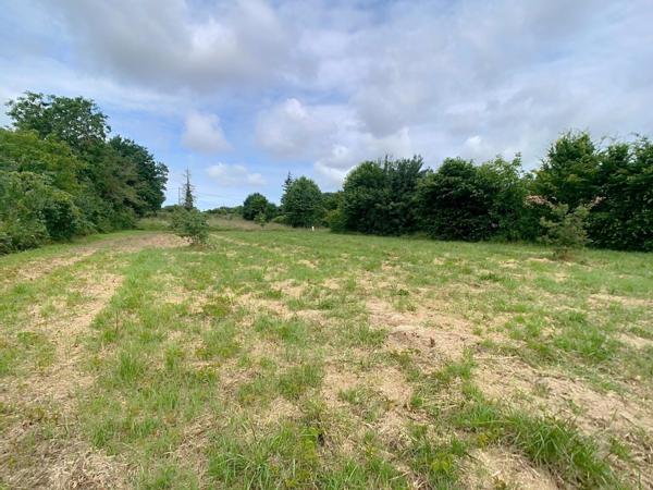 Joli terrain viabilisé avec vue dégagée sur les collines