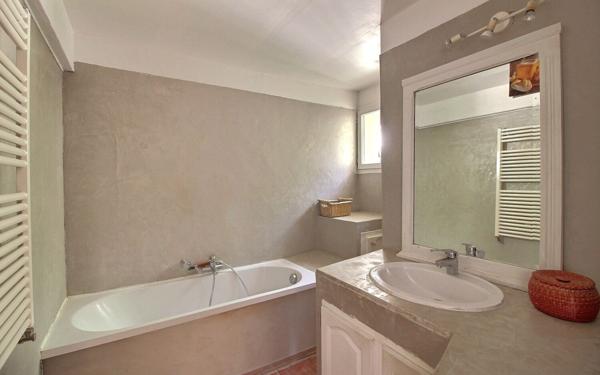 Maison à vendre    5 pièces • 130 m2 Marseille 15