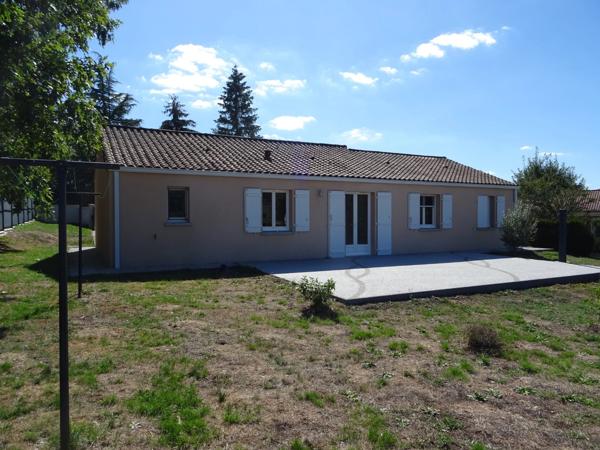 A SAINT JUNIEN PROCHE DU CENTRE VILLE BELLE MAISON DE PLAIN PIED 96 M² HABITABLES SUR UN TERRAIN DE 1502 M² PLAT