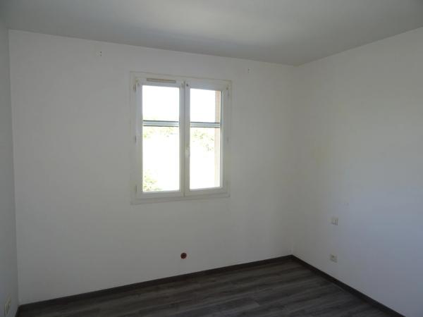 A SAINT JUNIEN PROCHE DU CENTRE VILLE BELLE MAISON DE PLAIN PIED 96 M² HABITABLES SUR UN TERRAIN DE 1502 M² PLAT
