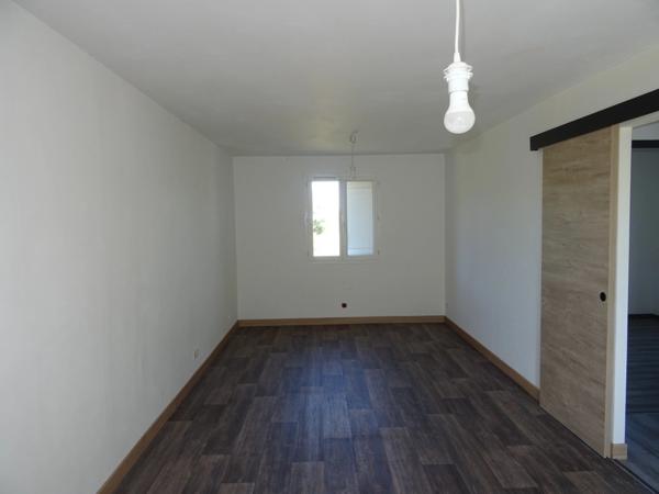 A SAINT JUNIEN PROCHE DU CENTRE VILLE BELLE MAISON DE PLAIN PIED 96 M² HABITABLES SUR UN TERRAIN DE 1502 M² PLAT
