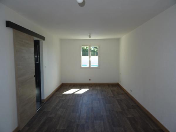 A SAINT JUNIEN PROCHE DU CENTRE VILLE BELLE MAISON DE PLAIN PIED 96 M² HABITABLES SUR UN TERRAIN DE 1502 M² PLAT