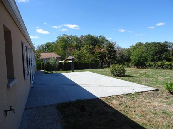 A SAINT JUNIEN PROCHE DU CENTRE VILLE BELLE MAISON DE PLAIN PIED 96 M² HABITABLES SUR UN TERRAIN DE 1502 M² PLAT