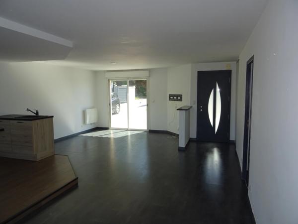 A SAINT JUNIEN PROCHE DU CENTRE VILLE BELLE MAISON DE PLAIN PIED 96 M² HABITABLES SUR UN TERRAIN DE 1502 M² PLAT