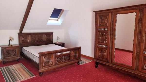 MORBIHAN, Proche de Rohan, Charmante maison mitoyenne d'extrémité avec 2 chambres, vendu meublé