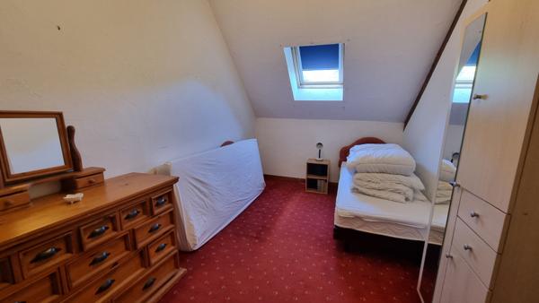 MORBIHAN, Proche de Rohan, Charmante maison mitoyenne d'extrémité avec 2 chambres, vendu meublé