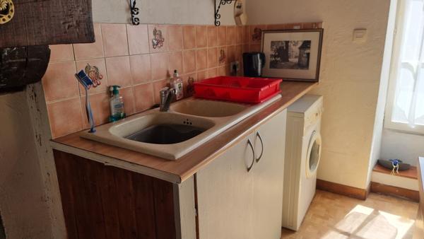 MORBIHAN, Proche de Rohan, Charmante maison mitoyenne d'extrémité avec 2 chambres, vendu meublé