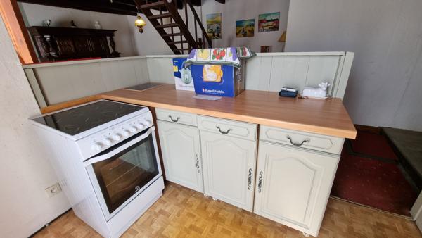MORBIHAN, Proche de Rohan, Charmante maison mitoyenne d'extrémité avec 2 chambres, vendu meublé