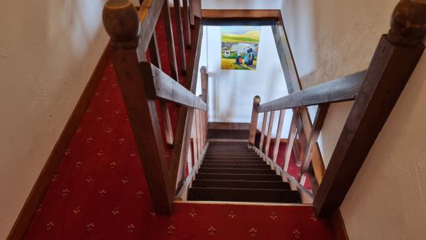 MORBIHAN, Proche de Rohan, Charmante maison mitoyenne d'extrémité avec 2 chambres, vendu meublé