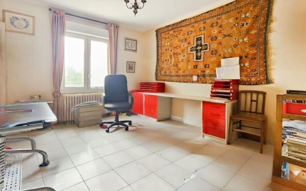 Maison à vendre    6 pièces •  Uzès