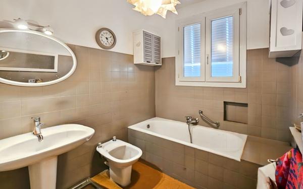 Maison à vendre    6 pièces •  Uzès