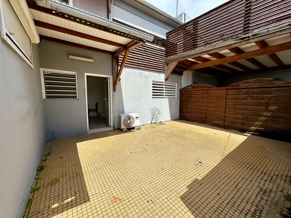 Appartement T2 à louer à Fort de France, Martinique - Rez-de-chaussée, Climatisé avec Térrasse