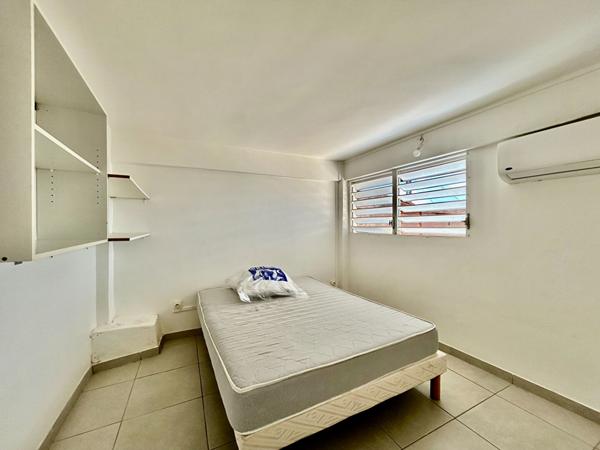 Appartement T2 à louer à Fort de France, Martinique - Rez-de-chaussée, Climatisé avec Térrasse