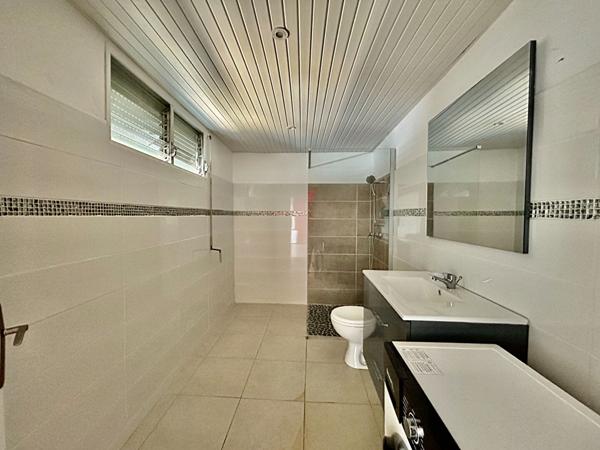 Appartement T2 à louer à Fort de France, Martinique - Rez-de-chaussée, Climatisé avec Térrasse