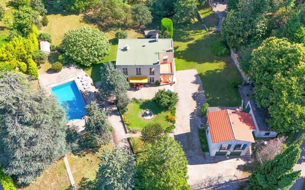 Maison à vendre    9 pièces •  Berre-les-Alpes