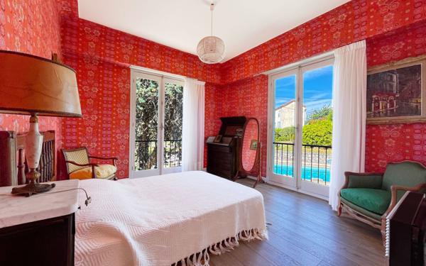 Maison à vendre    9 pièces •  Berre-les-Alpes