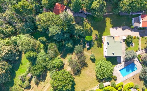 Maison à vendre    9 pièces •  Berre-les-Alpes