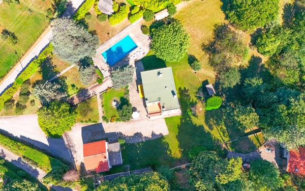 Maison à vendre    9 pièces •  Berre-les-Alpes