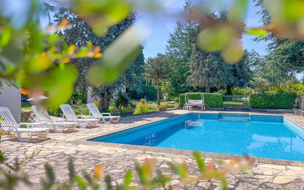 Maison à vendre    9 pièces •  Berre-les-Alpes