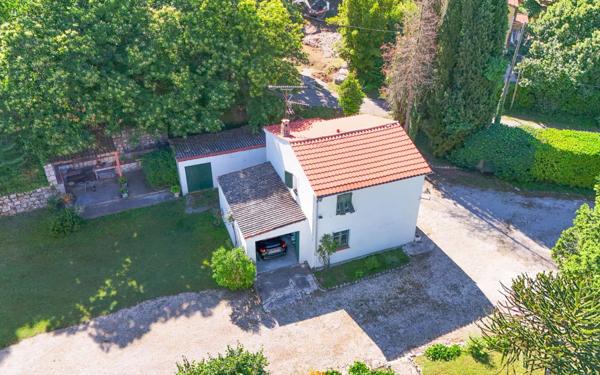 Maison à vendre    9 pièces •  Berre-les-Alpes