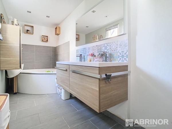 Maison semi individuelle, 3 chambres jardin parking VILLENEUVE D ASCQ