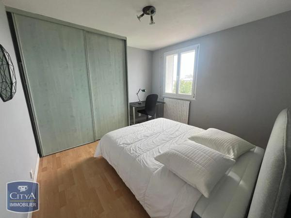 Appartement à louer 4 pièces 83.33m²