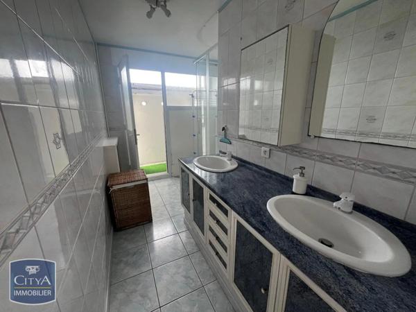 Appartement à louer 4 pièces 83.33m²