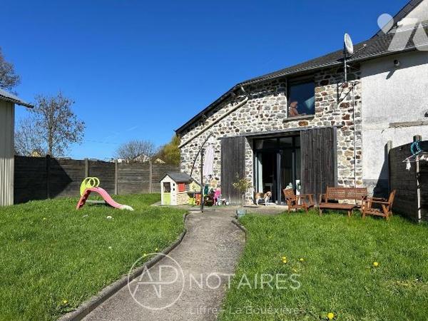 Charmante maison en pierres rénovée de 72 m² - Terrain de 260 m² environ.
Laissez-vous séduire...