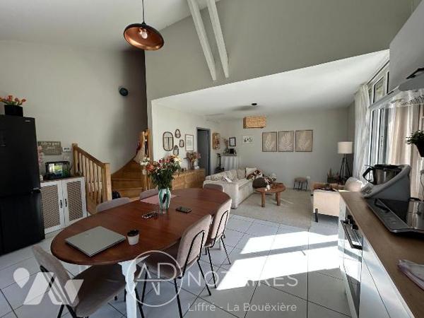 Charmante maison en pierres rénovée de 72 m² - Terrain de 260 m² environ.
Laissez-vous séduire...