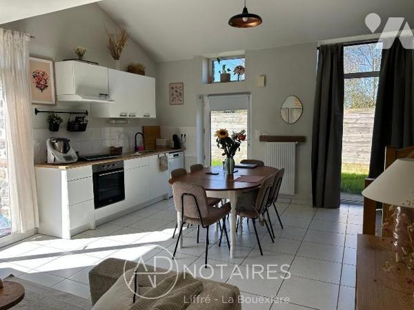Charmante maison en pierres rénovée de 72 m² - Terrain de 260 m² environ.
Laissez-vous séduire...