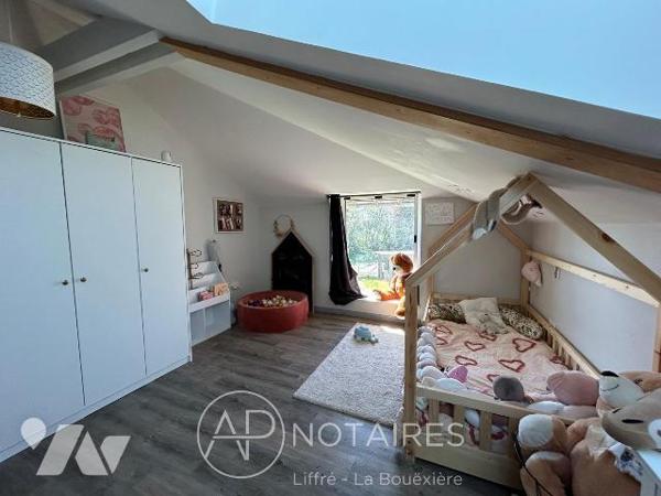 Charmante maison en pierres rénovée de 72 m² - Terrain de 260 m² environ.
Laissez-vous séduire...