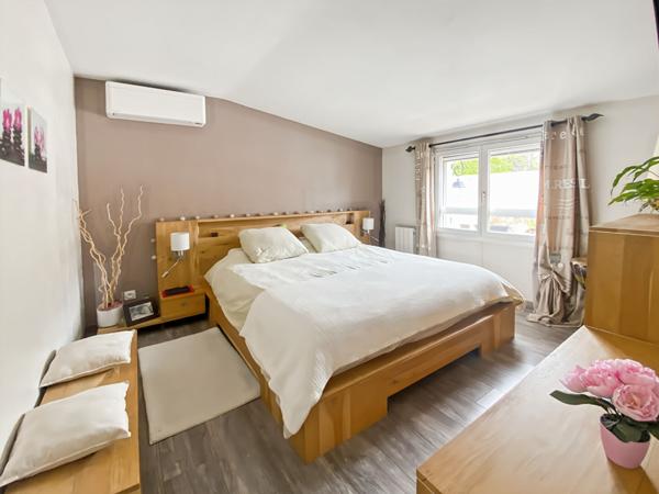 Maison COUP DE COEUR sur le DOMAINE DES TREMBLAYS 102 m2 sur 312 m2 avec 3 chambres et garage.