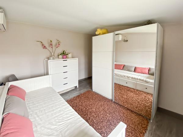 Maison COUP DE COEUR sur le DOMAINE DES TREMBLAYS 102 m2 sur 312 m2 avec 3 chambres et garage.