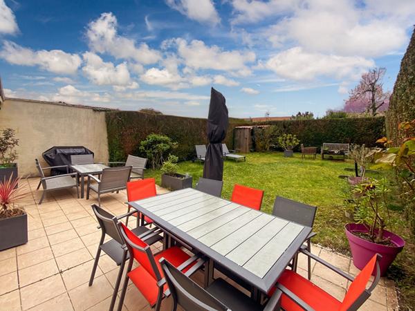 Maison COUP DE COEUR sur le DOMAINE DES TREMBLAYS 102 m2 sur 312 m2 avec 3 chambres et garage.