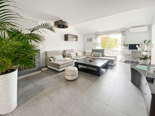 Maison COUP DE COEUR sur le DOMAINE DES TREMBLAYS 102 m2 sur 312 m2 avec 3 chambres et garage.