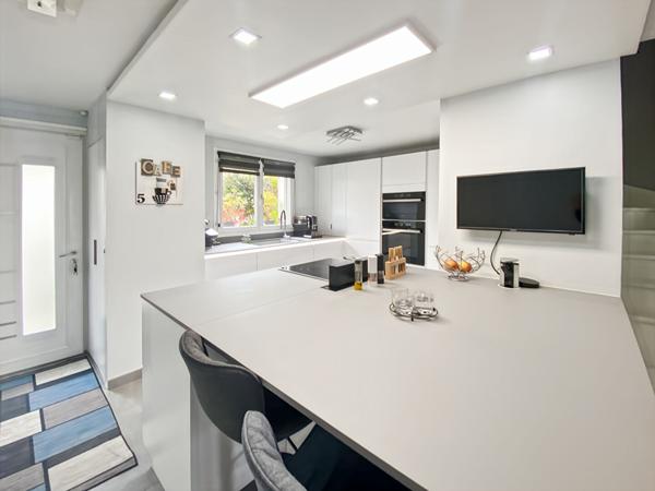 Maison COUP DE COEUR sur le DOMAINE DES TREMBLAYS 102 m2 sur 312 m2 avec 3 chambres et garage.