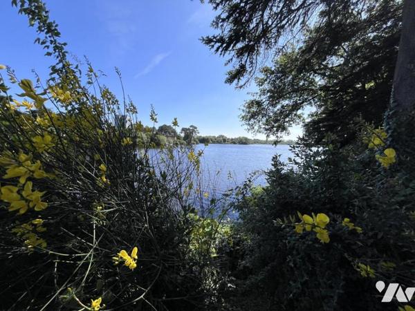 A VENDRE A NOYALO - ENVIRONNEMENT EXCEPTIONNEL - MAISON en PIERRE de "1800"