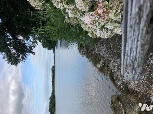 A VENDRE A NOYALO - ENVIRONNEMENT EXCEPTIONNEL - MAISON en PIERRE de "1800"